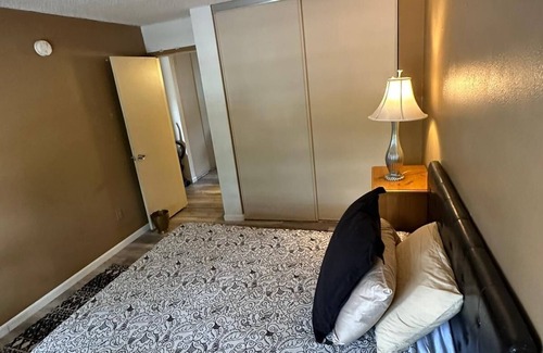 Goldsmith Apartment | Private room near everything in Denver!