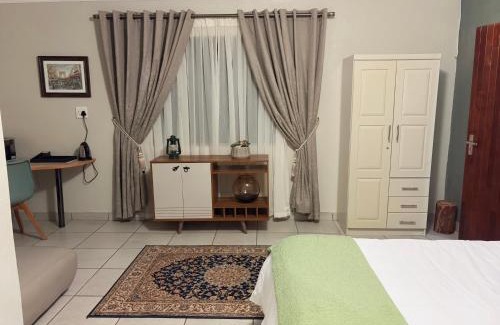 Polokwane Apartment | Private room Skyfall Country Estate