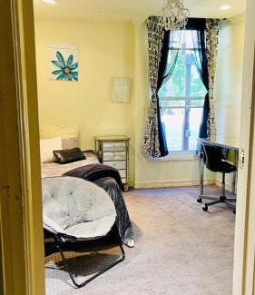 Encino House | Private Room View Pool Big Estate Oasis Extra Fee 4 Guest Clea-ning Pet WOMEN ONLY