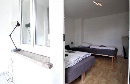 Grombuhl House | Private Room-Vineyards and City