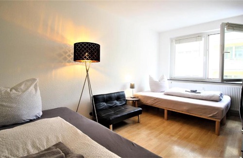 Grombuhl House | Private Room-Vineyards and City