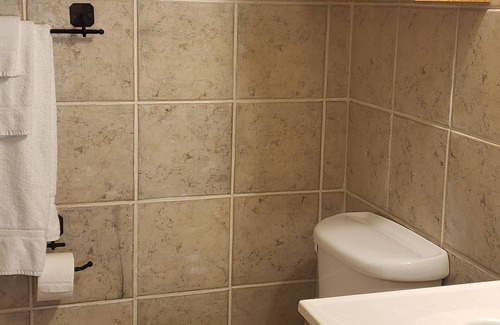 Kingsland Hotel | Private Room W/Deck*MiniFridge&Microwave