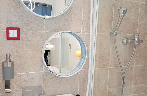 Cabries Bed & Breakfast | Private room with shower near Aix la Duranne