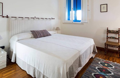 Augusta Villa | Private seafront villa with swimming pool