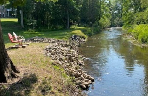 West Branch Cabin | Private setting in the woods on the Rifle River. 8 mi from Dream &Nightmare