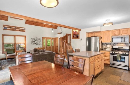 Union Pier Cottage | Private Setting Union Pier - Walk to Beach, Shops & Restaurants | Anchor Point