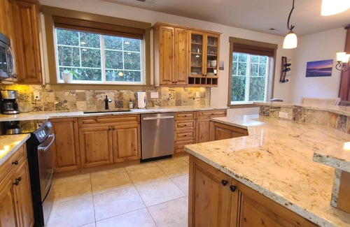 Quincy House | Private single family home in Crescent Bay Resort. Can accommodate large groups!