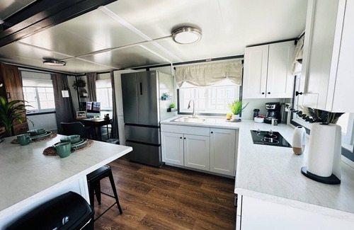 Pecos Apartment | Private, Spacious Studio BoxHouse with Office: Queen Bed with Office