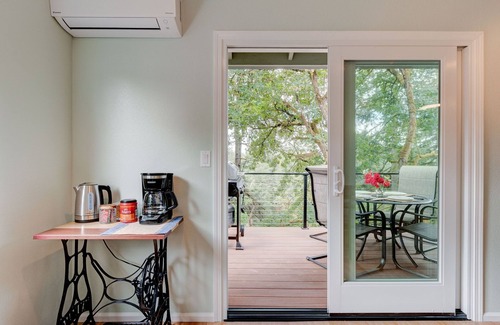 Battle Ground House | Private, Spacious Riverfront Guest House 2‑Story Retreat with Views & BBQ Deck