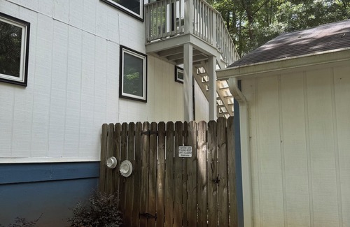 Athens Apartment | Private Studio Apartment with Treehouse Views - Deer Treehouse