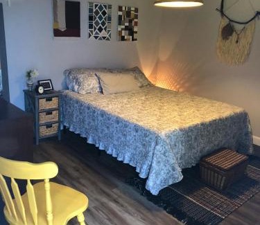 Coral Way Apartment | Private Studio Cabin steps from Calle 8
