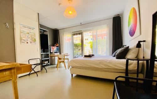 Amsterdam East Bed & Breakfast | Private studio, patio garden and free car parking