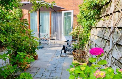 Amsterdam East Bed & Breakfast | Private studio, patio garden and free car parking