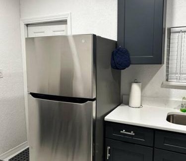 Oak Ridge House | Private Studio Suite in Central Orlando With Full kitchen