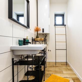 Zvolen Apartment | Private Stylish Apt With Free Parking 24-7 self check-in