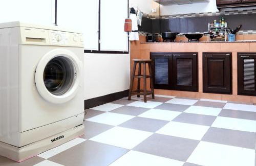 Wat Ket House | Private Townhome (Riverside Area and Night Bazaar)