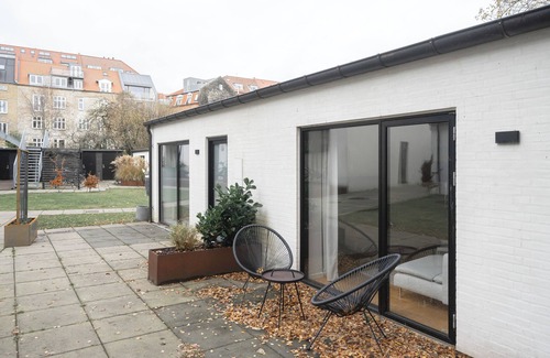 Øgadekvarteret Apartment | Private Townhouse with a terrace - 156