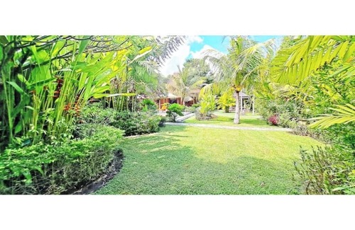 Kalisada Apartment | Private, tropical garden, authentic wooden house