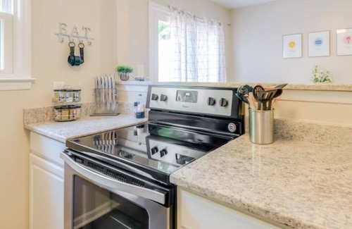 Apex House | Private, Updated Townhouse in DT Apex