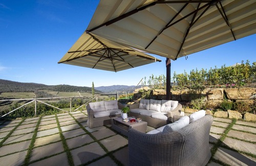 Panzano in Chianti Villa | Private Villa with private pool, WIFI, hot tub, A/C, TV, patio, parking, close to Greve In Chianti