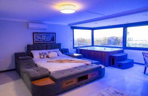 Urla House | Private Villa in the Forest with Pool and Jacuzzi
