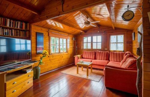Galdar House | Private Villa, pool, BBQ, table tennis, beautiful views