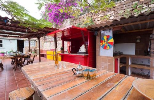Galdar House | Private Villa, pool, BBQ, table tennis, beautiful views