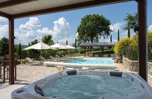 Subbiano Villa | Private Villa with WIFI, A/C, hot tub, private pool, TV, patio, panoramic view, close to Arezzo