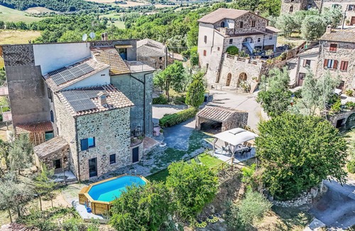 Ficulle House | Private Villa with WIFI, private pool, hot tub, TV, patio, pets allowed, panoramic view, parking