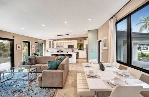 Wilton Manors House | Private Waterfront Home in Wilton Manors - Kayaks & BBQ - Minutes From The Beach