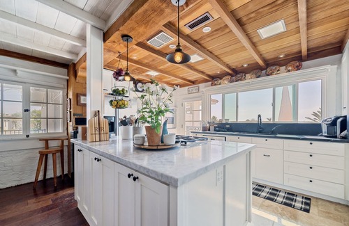Fallbrook House | Private Winemaker's Cottage 3Bd/2Ba Sleeps 6 on Vineyard/Winery Parcel