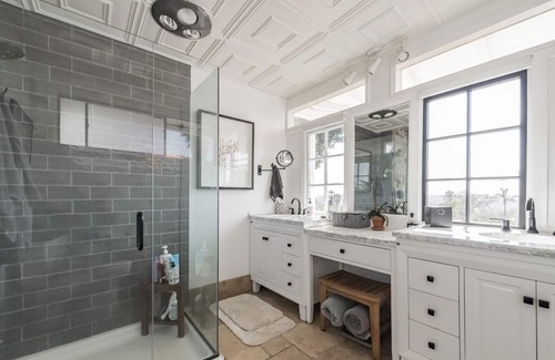 Fallbrook House | Private Winemaker's Cottage 3Bd/2Ba Sleeps 6 on Vineyard/Winery Parcel