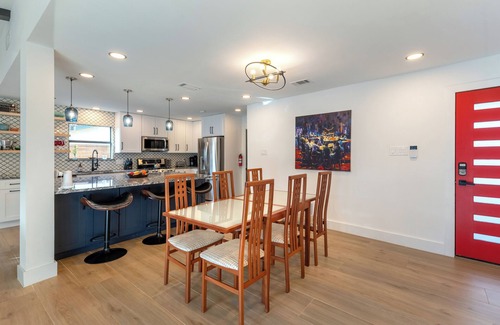 Austin House | Private Yard w/BBQ & Games, Steps to South Congress & Barton Creek | Clarksburg