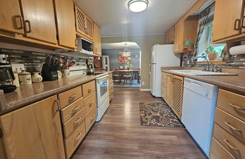 Frederic Cottage | PrivateAuSableRiverRetreat in Frederic, MI Sleeps 6