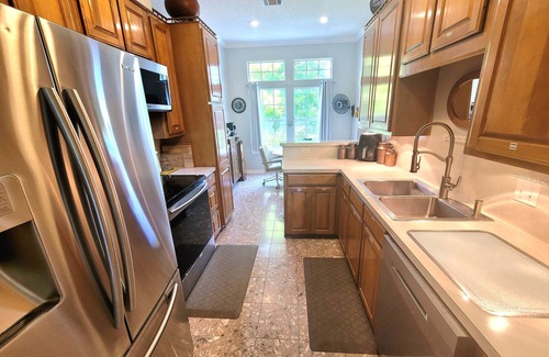 Woodway House | ★Private★Quiet★10 Min to BU/Magnolia★Veteran Owned★