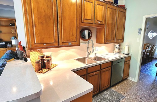 Woodway House | ★Private★Quiet★10 Min to BU/Magnolia★Veteran Owned★