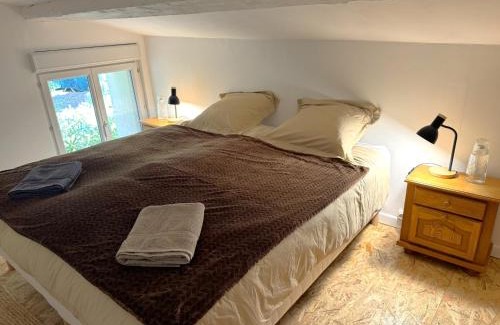 Cepie House | Proche Carcassone chambre avec salle de bain et WC privée Piscine salon et kitchenette partagés avec voyageurs