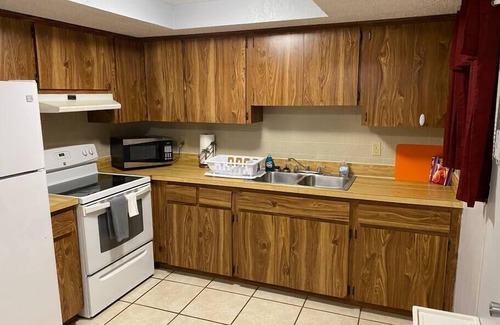 Crystal River Apartment | Professor Rousseau's Palm Paradise