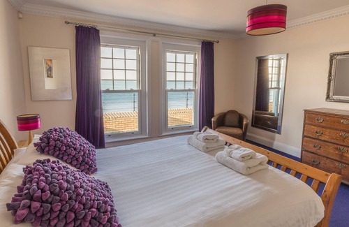 Totland Bay Apartment | Promenade Deluxe Apartment 5