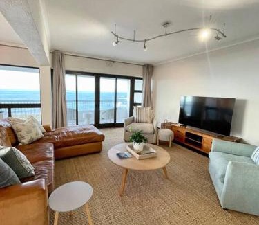 Three Anchor Bay Apartment | Promenade Paradise