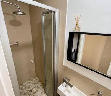 Three Anchor Bay Apartment | Promenade Paradise