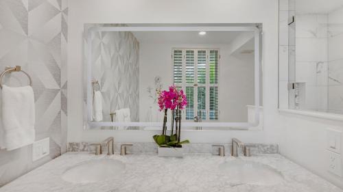 Truman Annex Apartment | Promenade to Paradise by Last Key Realty