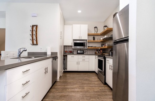 Brownsville House | PROMO 15% WEEKLY AND 20% MONTHLY DISCOUNT!nOasis on the Lake A