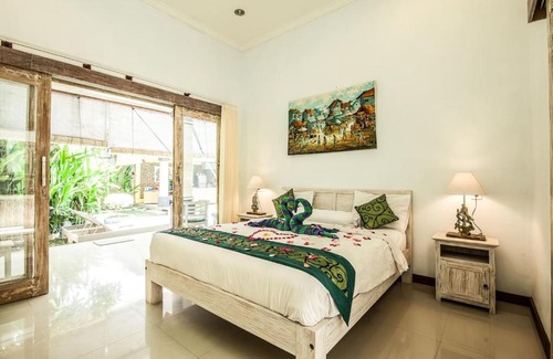 Kerobokan Villa | PROMO! Boho Chic 3BR Private Pool Villa with Bath tubs & Hammock in Seminyak