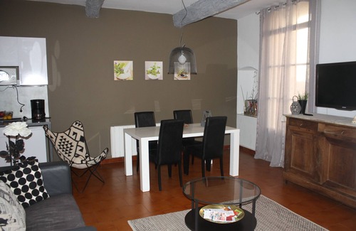 Pezenas Apartment | PROMOTION IN APRIL for this beautiful apartment downtown Pezenas near the beaches