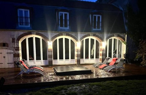 Bailleau-l'Eveque House | Propriété historique, vue château, calme et jacuzzi