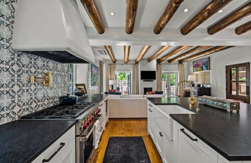 Historic Eastside House | Prosperidad- Elegance and Comfort on Palace Ave.