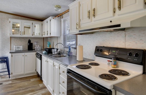 Hollands Landing House | Prosperity Vacation Rental ~ 1 Mi to Lake Murray!