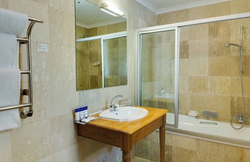 Stellenbosch Central Hotel | Protea Hotel by Marriott Dorpshuis & Spa Stellenbosch