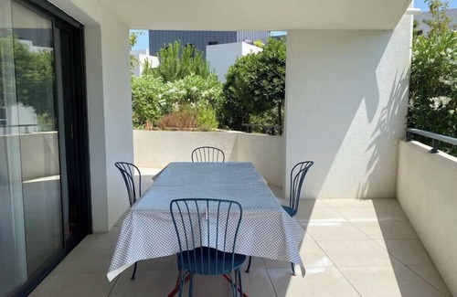 Castelnau-le-Lez Apartment | Provençal escape with terrace and garden view